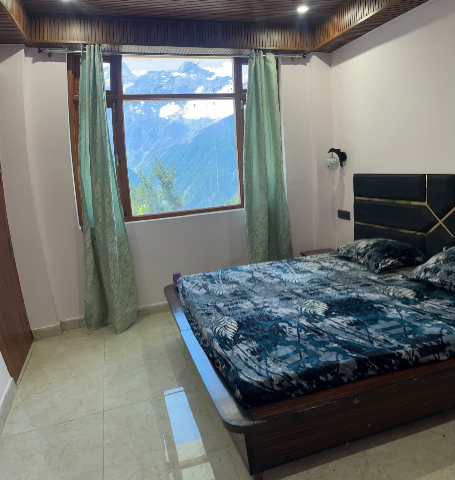 Bedroom with mountain view at Sukoon Homestay